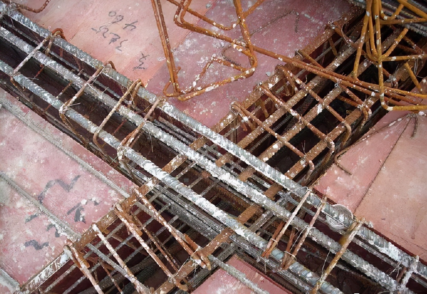 14项钢筋工程质量通病防治及合格标准，重量级好文！值得学习