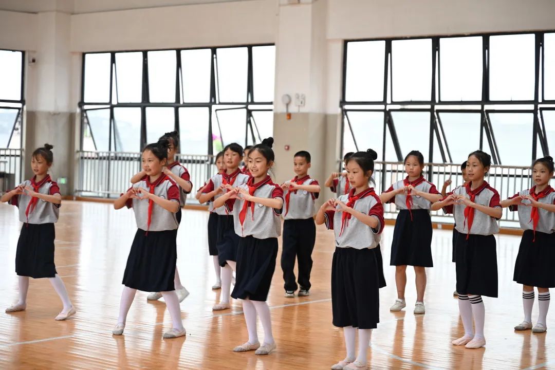 美在附小——记天府新区新兴中学附属小学开展第一届艺术节