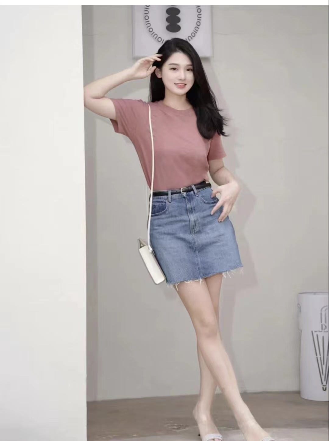 牛仔短裙配什么鞋子好(牛仔短裙配什么鞋子好看图片)-第17张图片-巴山