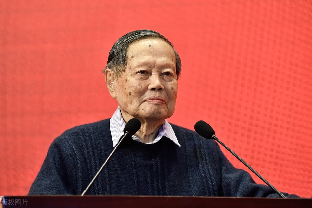 中国这所培养了2位诺贝尔奖得主，170多位院士的大学，只存在8年