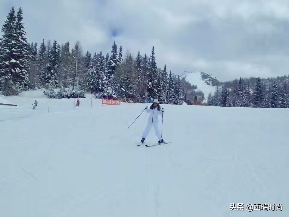 租的滑雪服里面穿什么(冬季最high的户外滑雪活动，有哪些滑雪服可选？)