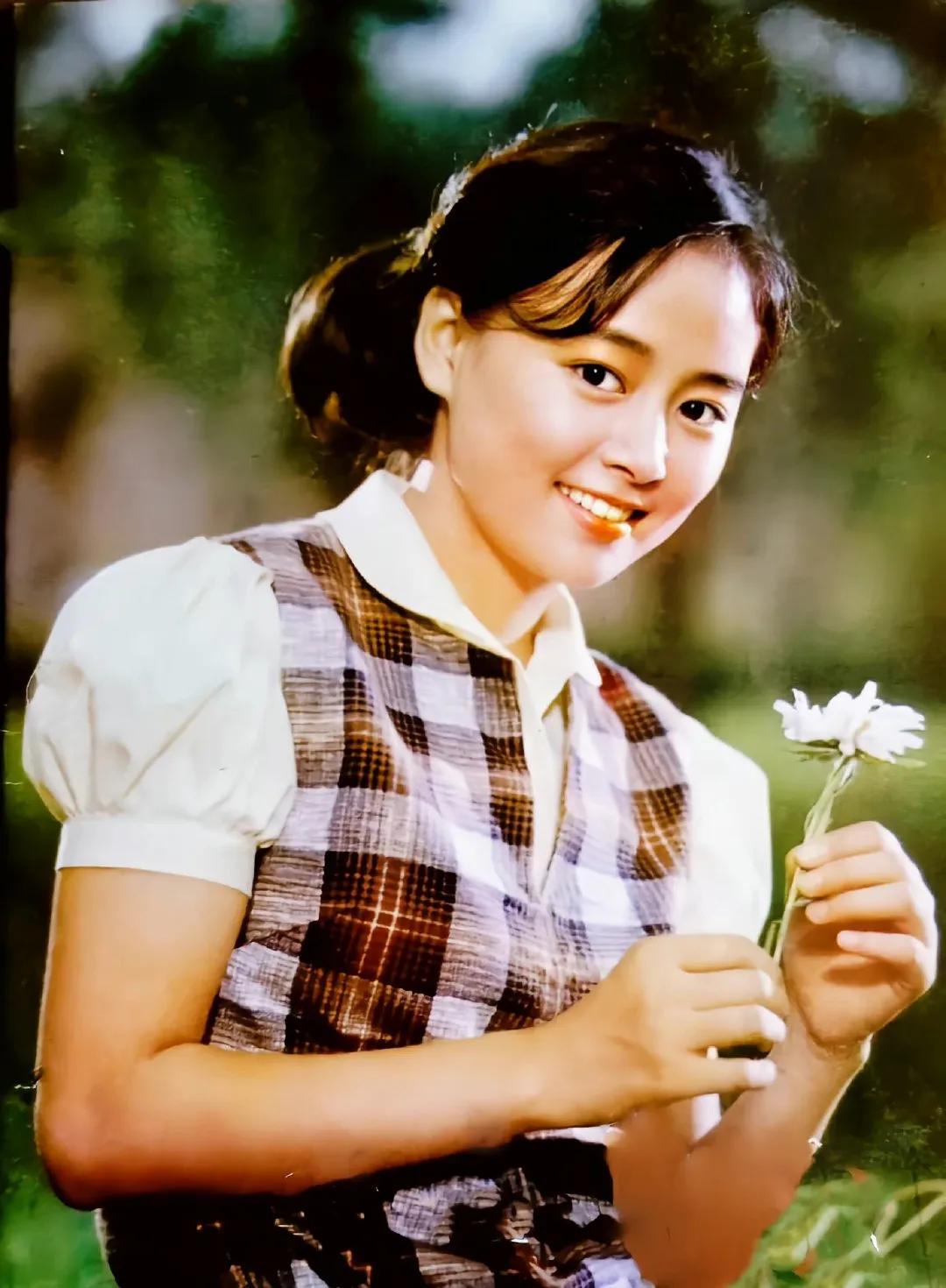 《庐山恋》主角张瑜:一生无儿无女,离婚多年看到前夫还是会心动