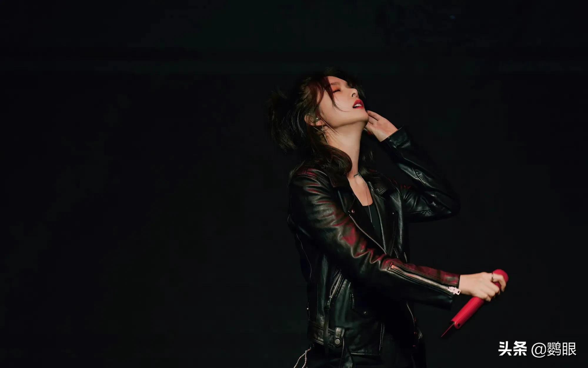 傅菁音乐会活力四射，疤痕上盛开出玫瑰，超美，超酷，超浪漫