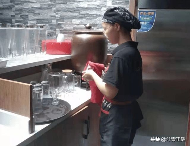 一家四口只剩她，18岁高考女孩打工挣学费：让天上的爸爸为我骄傲