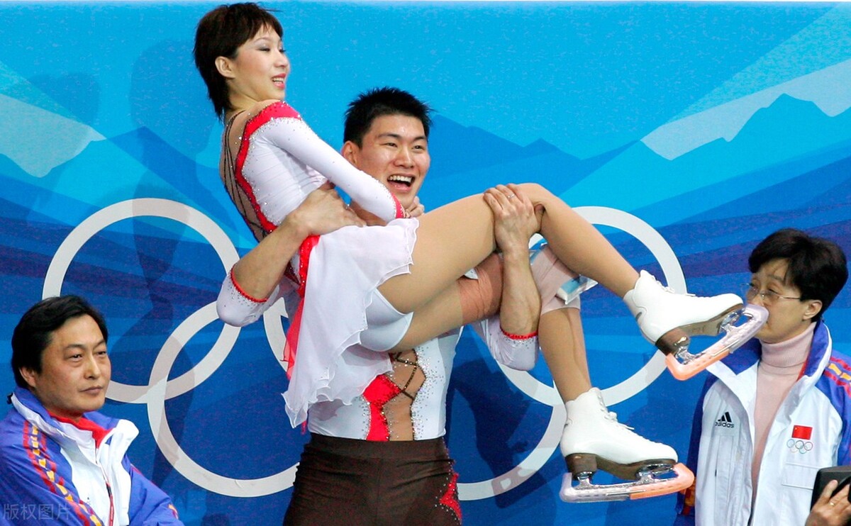 张昊曾有张丹,彭程和于小雨三任双人滑女搭档.