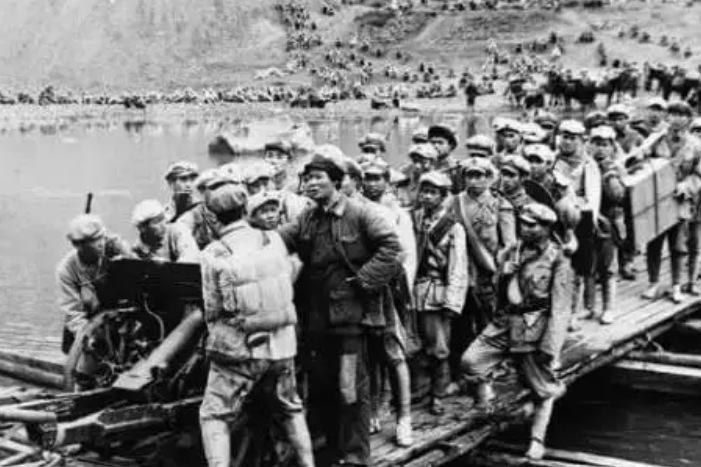 1938年毛主席接见抗大学员，生气地问：你到延安为什么不来看我？