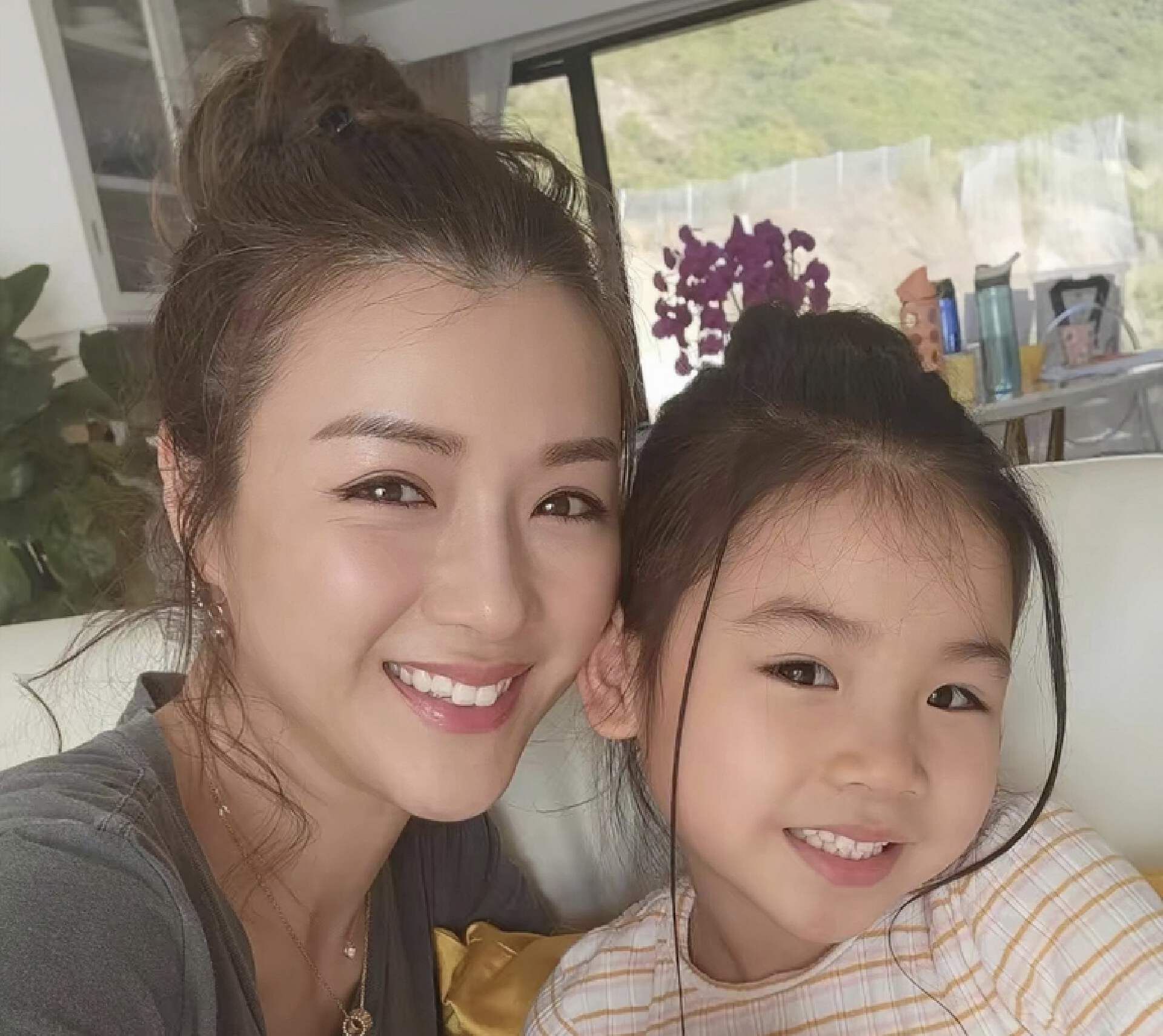 虽说没有姐姐刘在芯这么甜美,但古灵精怪的产品,又神似陈茵媺小女儿