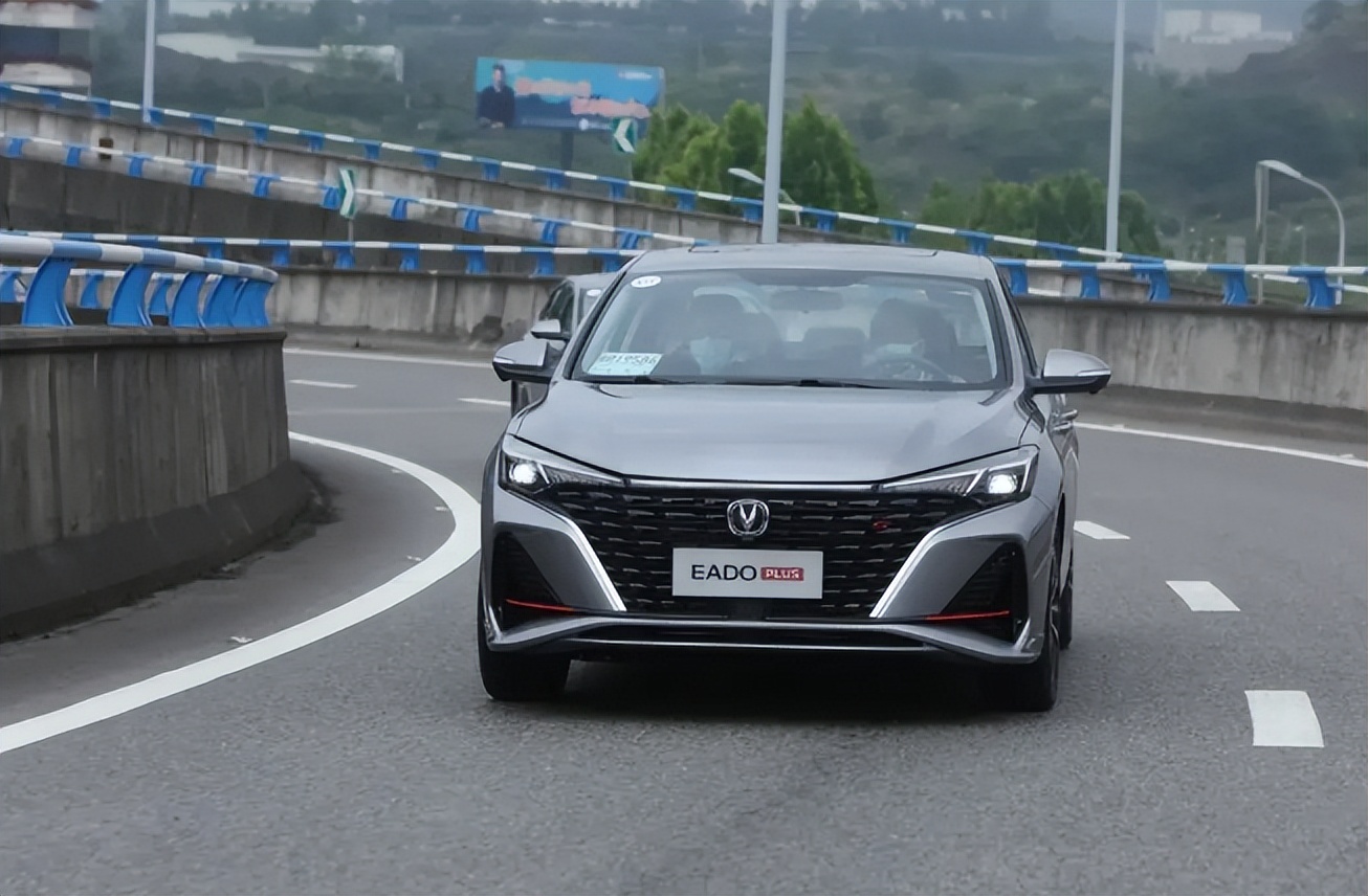 一步到位，2022年下半年最值得入的旗舰机，这2款贵的有道理