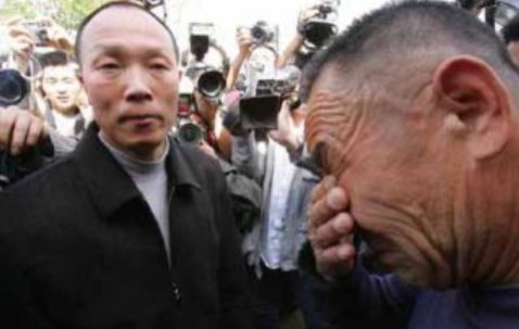 男子因杀妻被判15年，11年后“亡妻”突然回家，已和他人结婚生子