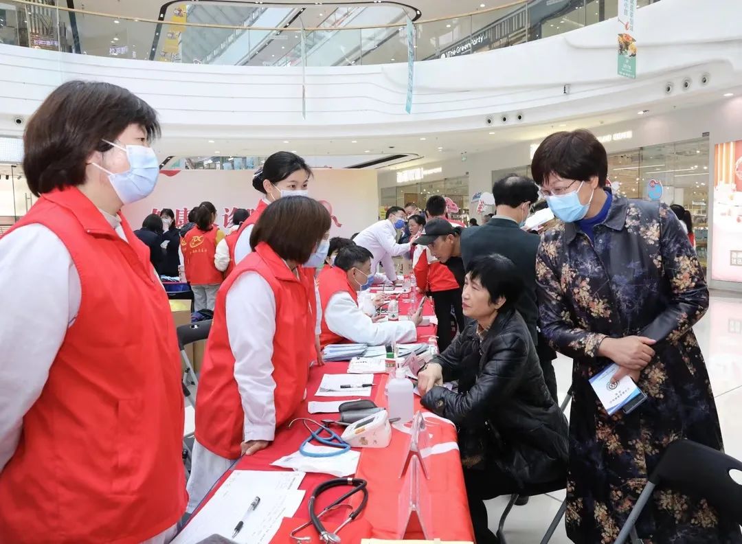 当“天使白”遇见“志愿红”，惠景人这样学雷锋