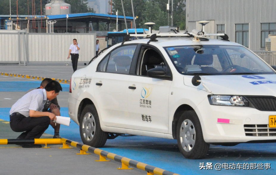 4月1号起，驾照实施“2+2”新规，缩短约考时间，拿证更快速简单