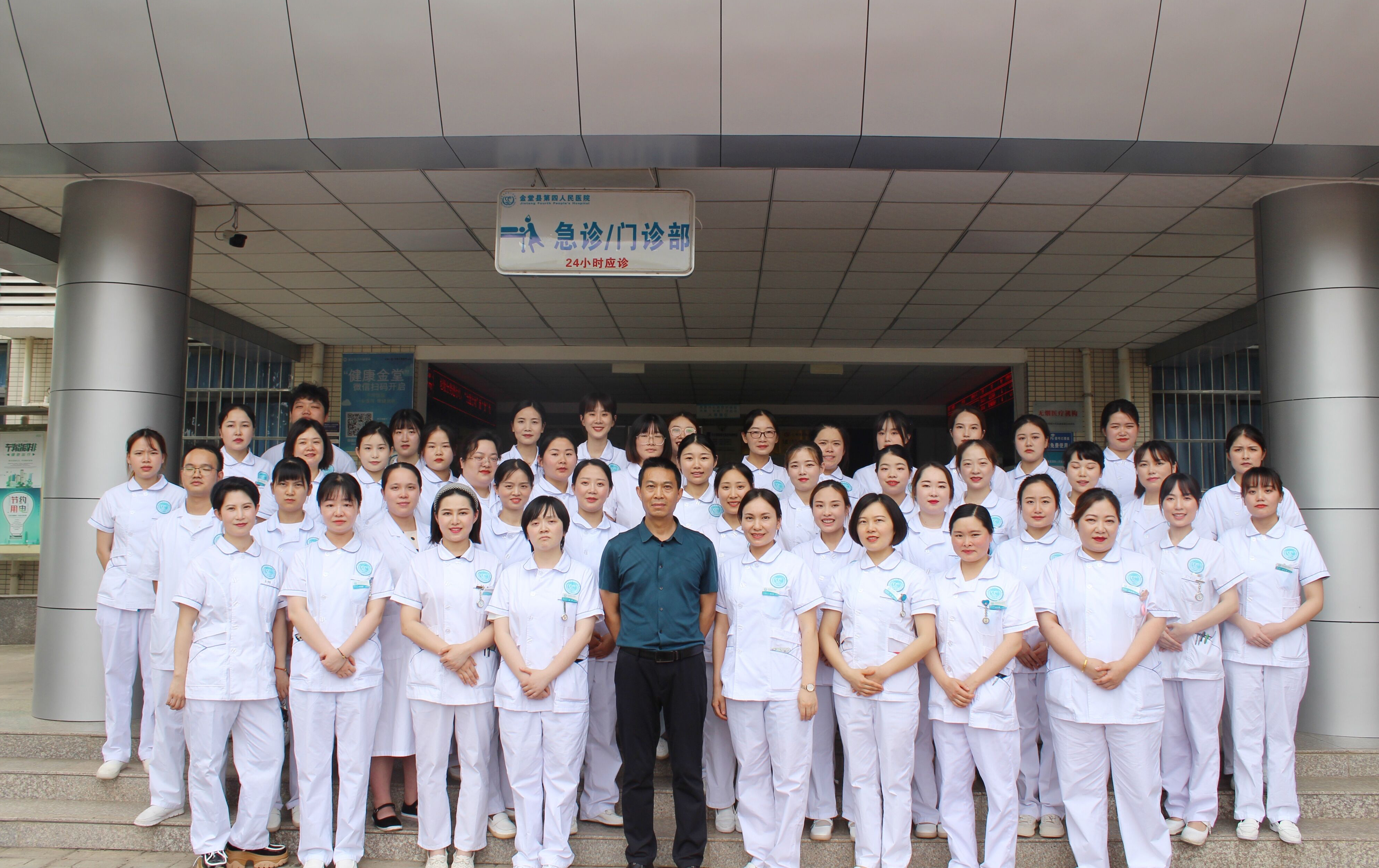 金堂四医院开展“关爱护士队伍，护佑人民健康”“512”文艺汇演