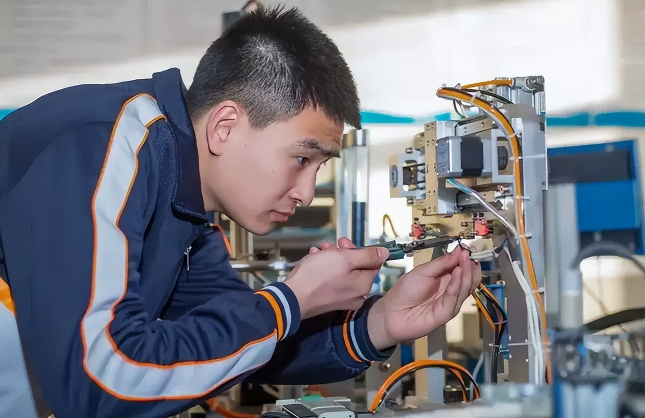 大学生考公热度不减，有些专业却很难上岸，学生提前了解别踩坑