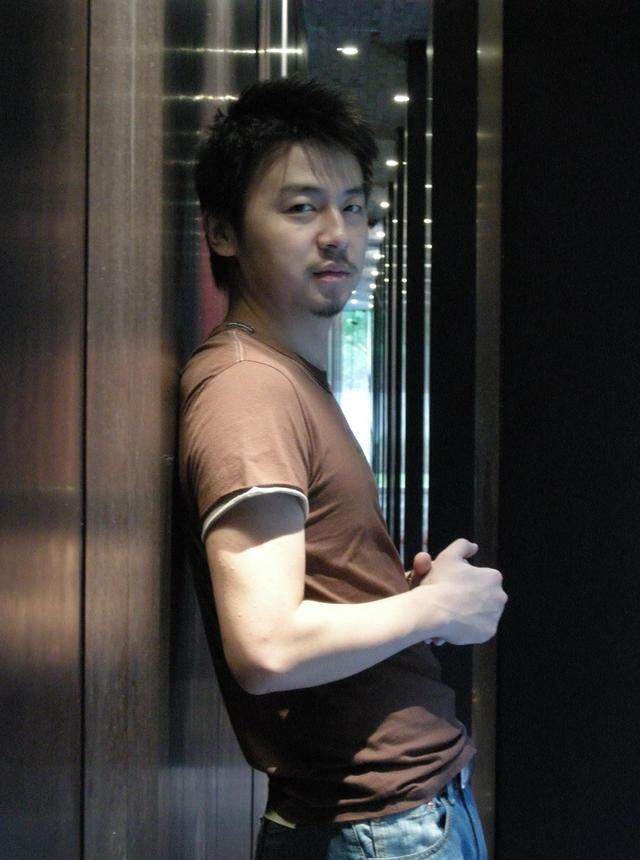 出道15年，爆红后绯闻不断，为何翟煦飞对他依旧不离不弃？