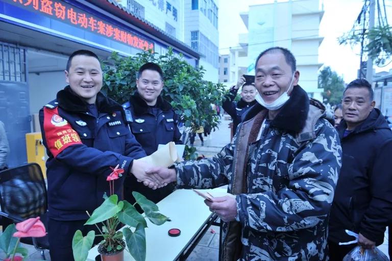 陆良县公安局举行涉案财物发还仪式