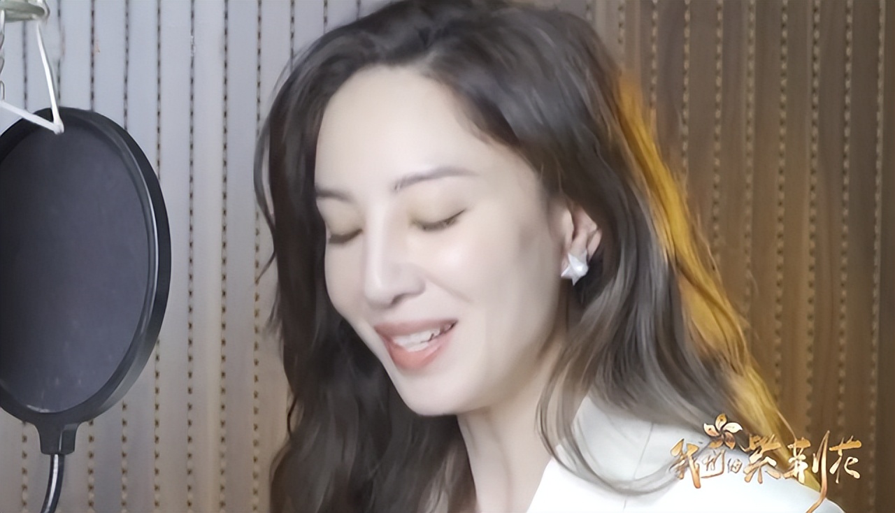 紫荆花云歌会：近百位艺人以歌寄情，周星驰亮相，港剧永不过时