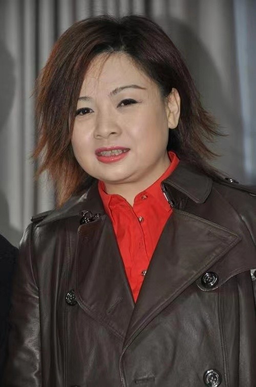 歌星李琼:21岁登上春晚舞台红极一时,现在胖到认不出,婚姻成谜