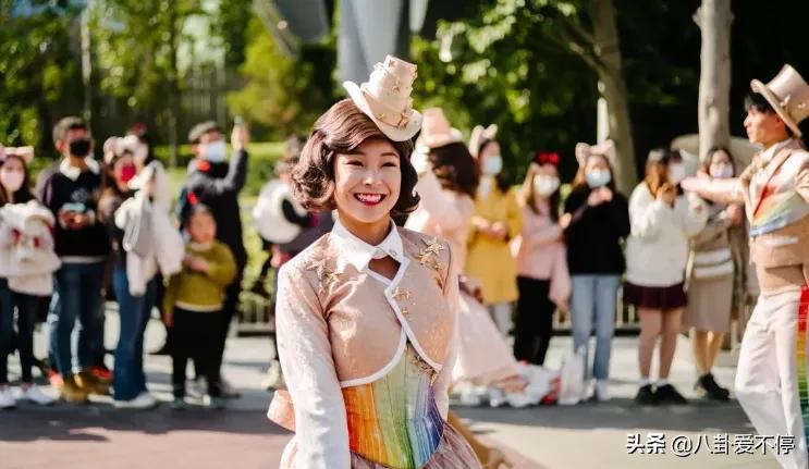 明星哭穷没人共情，一年几千万的收入却说自己买不起房