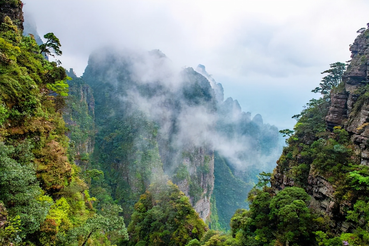 瑶山深处的旖旎风光，在这里看云海翻涌，不容错过的圣堂胜景