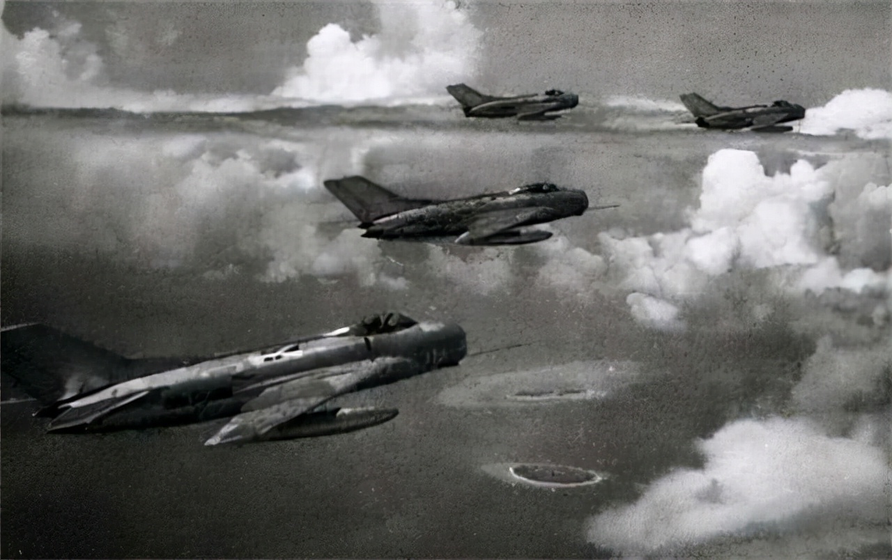 鲜为人知的中美空战：1965年我方未发一枪一弹，3架敌机“丧命”