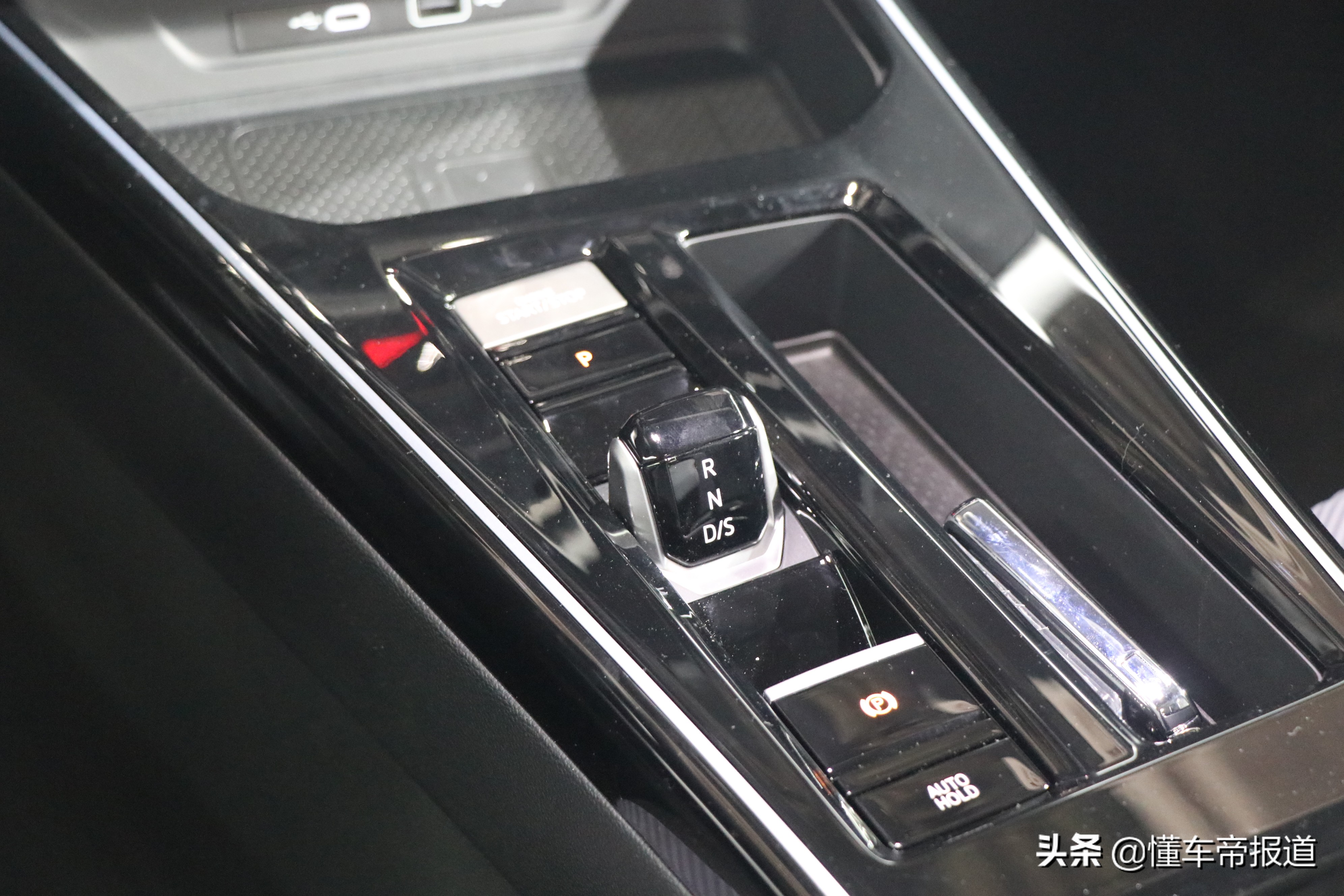 新车｜无框车门、掀背设计，一代凌渡L静态体验