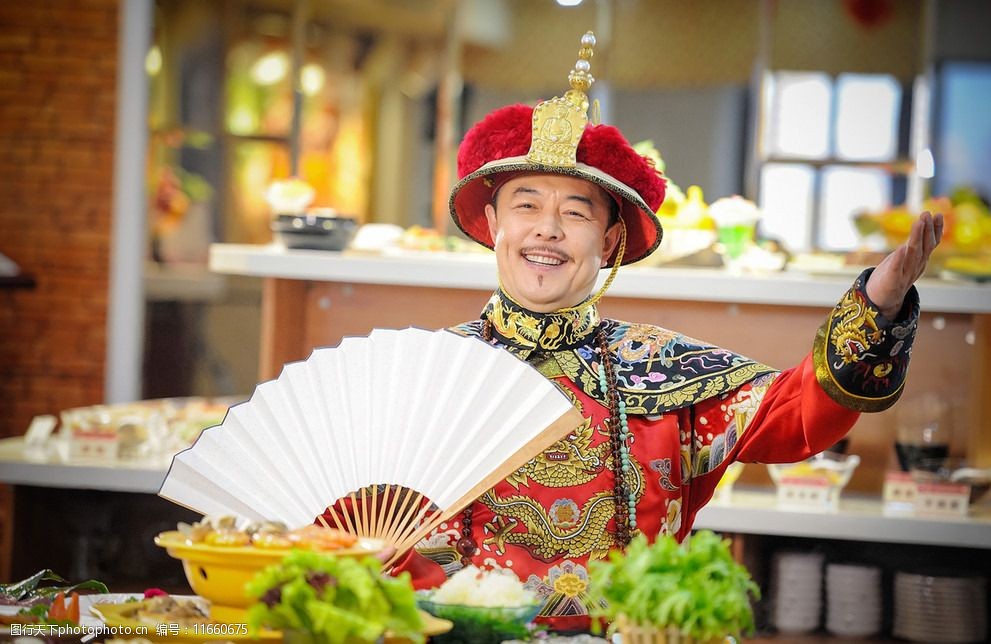 “皇帝专业户”张铁林：改国籍，字画卖十万，痴恋女学生不负责