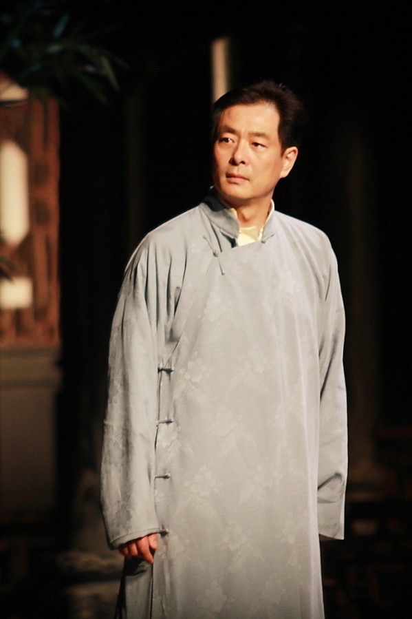 濮存昕“消失”的九年：丧弟又丧父，晚年不再演戏，只想照顾母亲