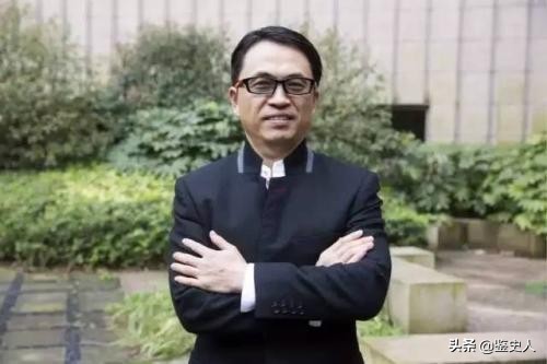 河南小伙，草根出身，如今掌管5000亿财富，曾帮过刘强东和马化腾