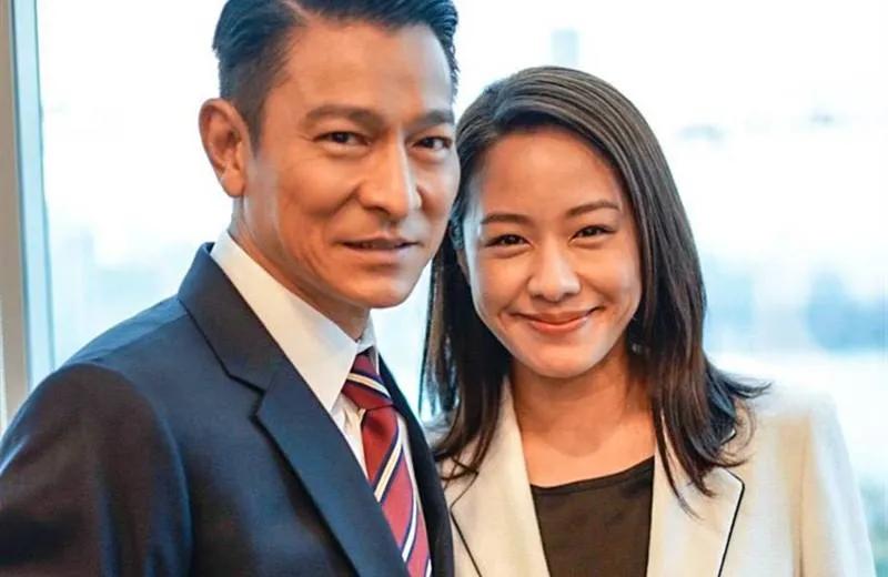 在香港回归暨七一党的生日盘点和祝福一下结发成钻的结发夫妻