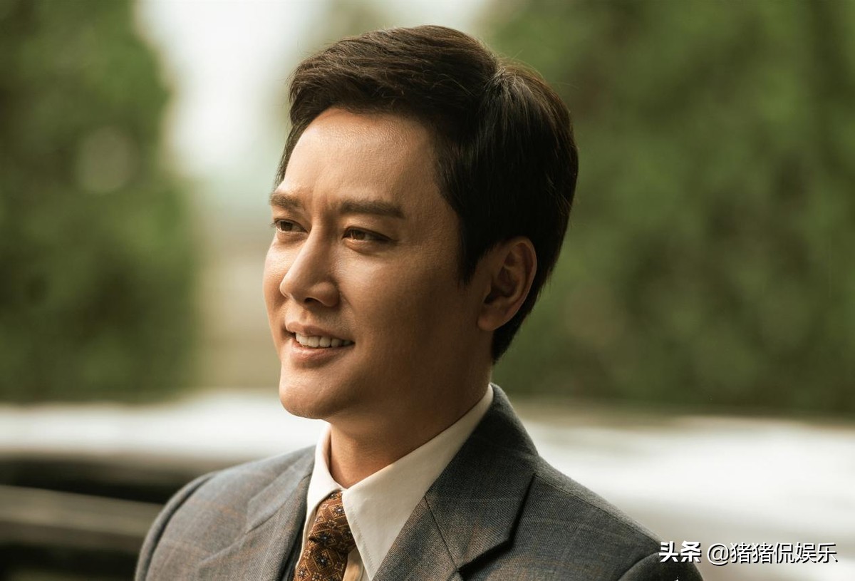 张嘉译新剧(张嘉译携新谍战剧来袭,主演阵容雄厚,有望再现收视狂潮)