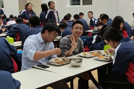 271教育丨有一种爱,叫“陪你吃饭”