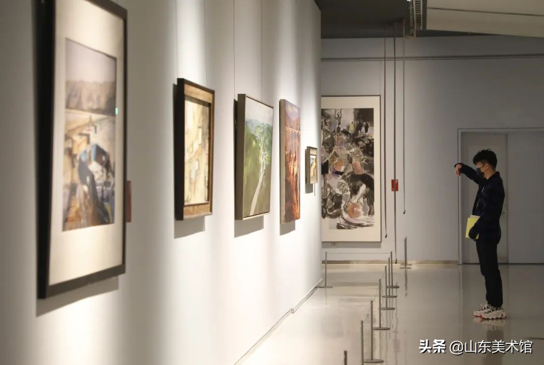 长河大道——黄河文化主题美术作品展巡展(山东站)正在山东美术馆展出