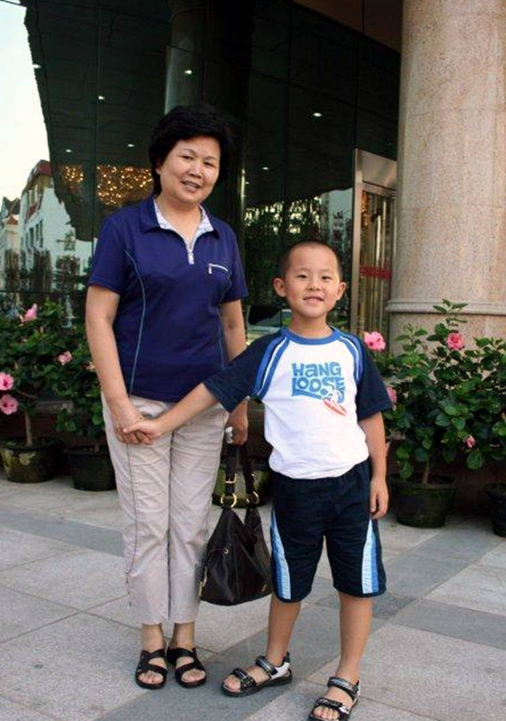 与丈夫相伴48年,在搭档罗京病逝后自请离职,邢质斌过得还好吗?