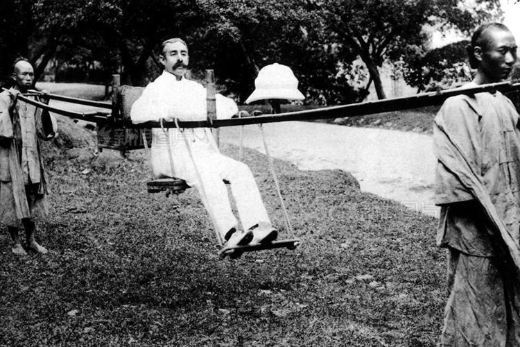 香港已回归24年，为何还脱不掉“滑稽”的假发？是时候摘下了