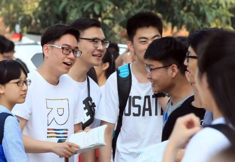 大学生专业“赚钱能力”排名，软件工程月入过万，数学仅排第九