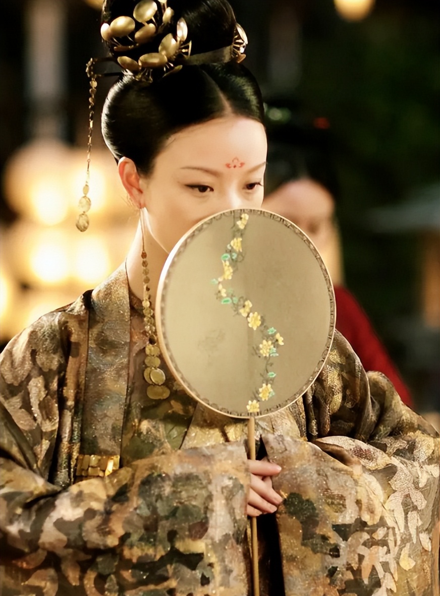 “最惨谋女郎”倪妮：被杨颖当成“丫鬟”，因力挺张艺谋被雪藏