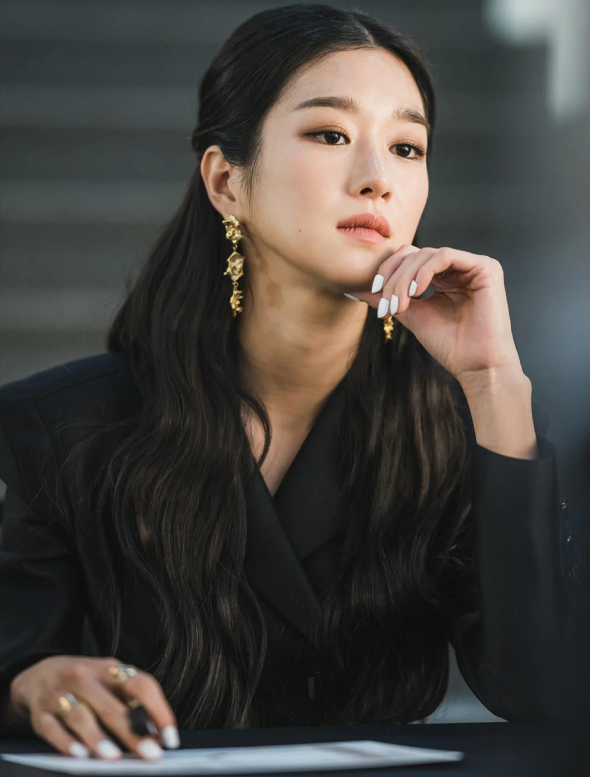 终于不流行傻白甜女主了，今年流行的是“疯批美人”，太有气场