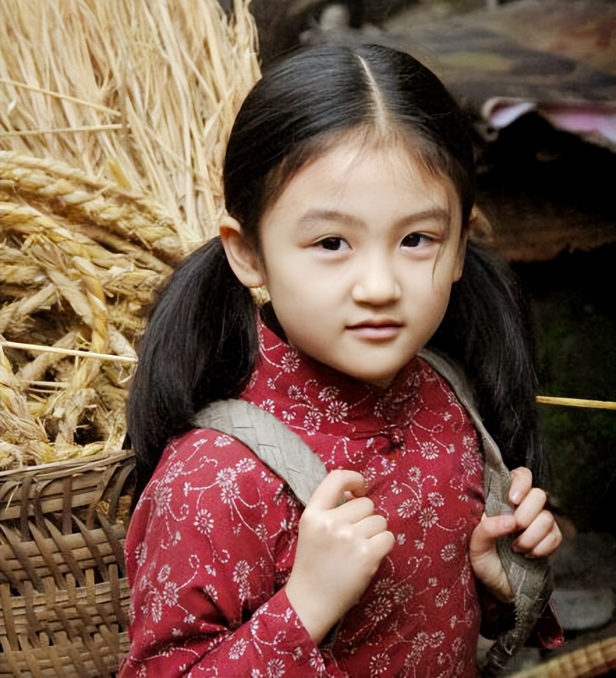 幼时小巧玲珑,大了"鬼斧神工",论童星长"残"林妙可不算最惨