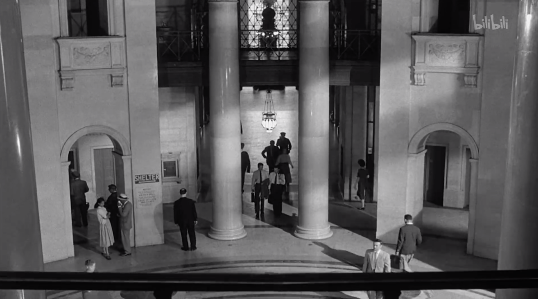 为什么19天拍完的《十二怒汉》，被翻拍了65年依旧超越不了57版？