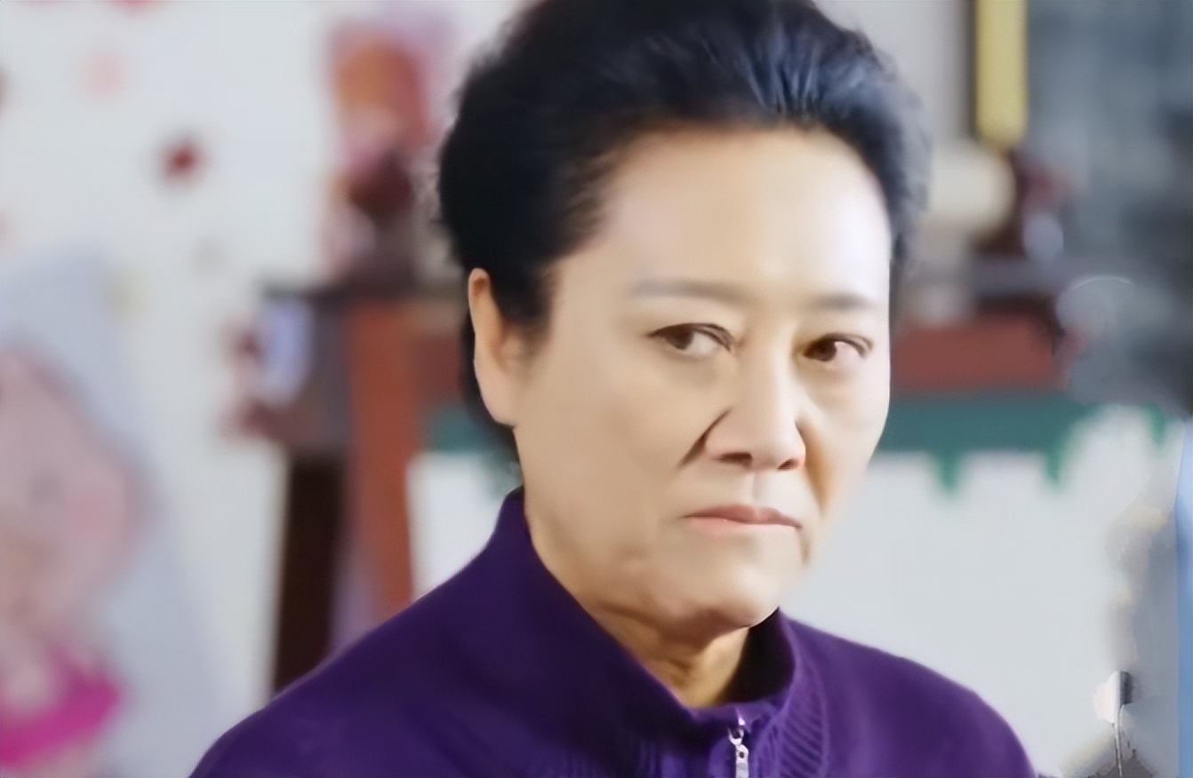 “自带凶相”的6位女星，五官凑在一起，不怒自威，不好惹