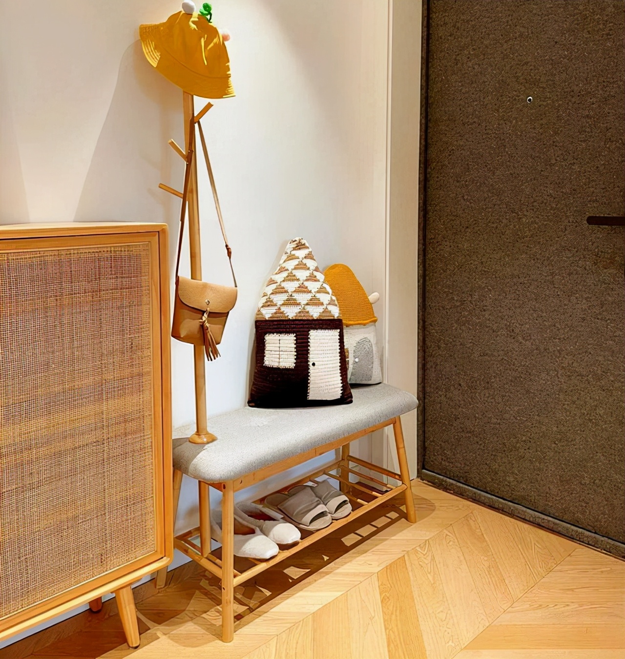诚心建议：再买房一定买“横厅”户型，学她家装成中古风，超有品