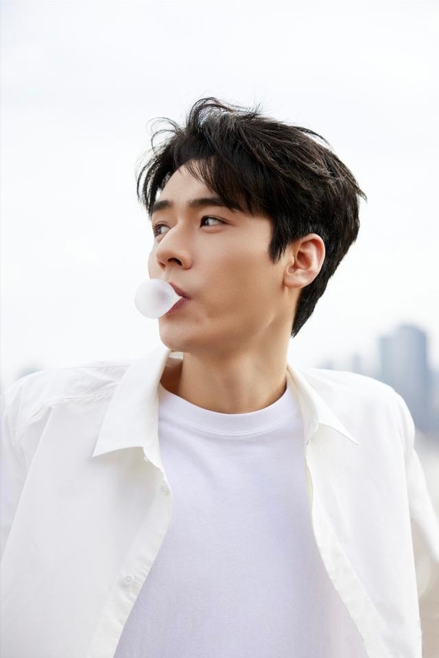 穿“白衬衫”的10位男星，个个“白衣胜雪”，气质干净