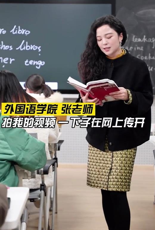 成都一高校美女老师走红，人美心善气质佳，网友：行走的招生简章