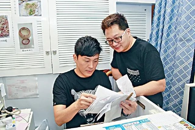 香港疫情持续，金牌配角曹永廉陷经济危机被困口岸无法北上赚钱