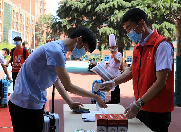 多所高校宣布调整“五一”假期，或将延迟到暑假补休，学生：支持