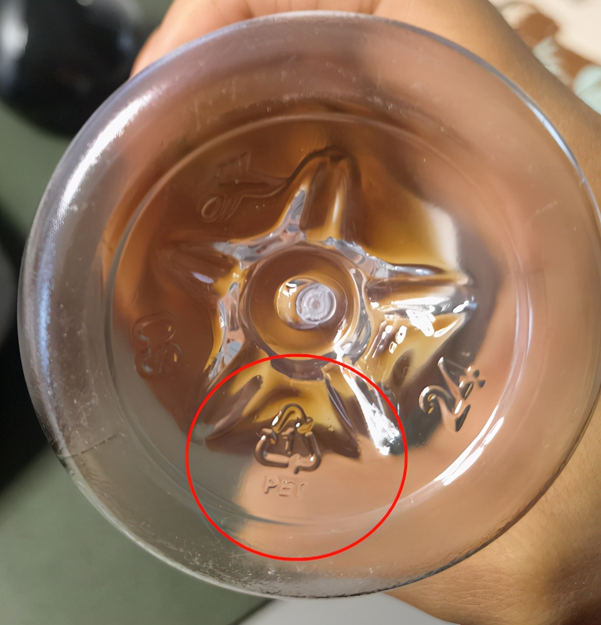 在车内暴晒过的“瓶装水”会致癌吗？央视实验告诉你答案