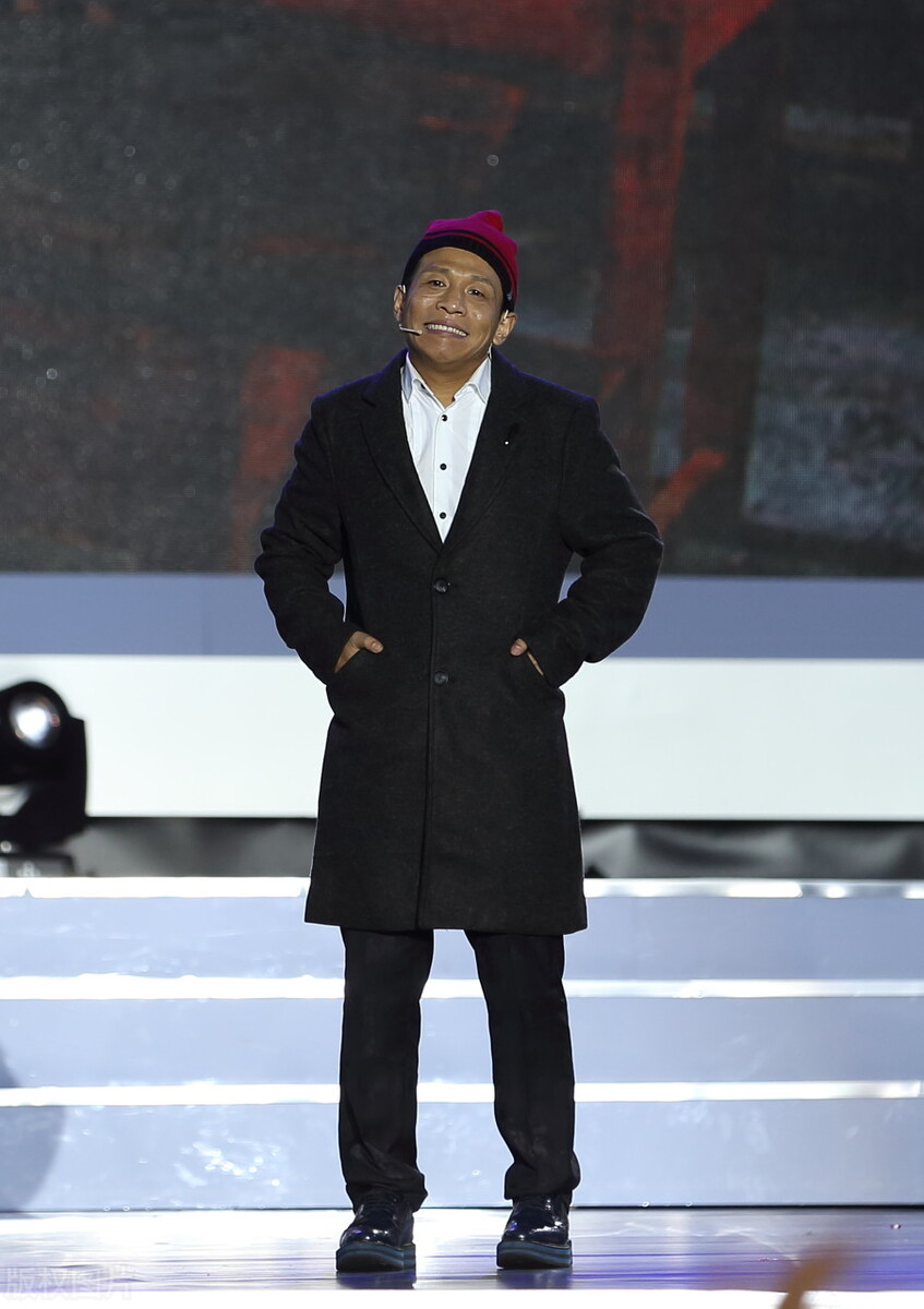 赵本山宋小宝等赵家班原班人马出演的鹊刀门传奇今日官宣