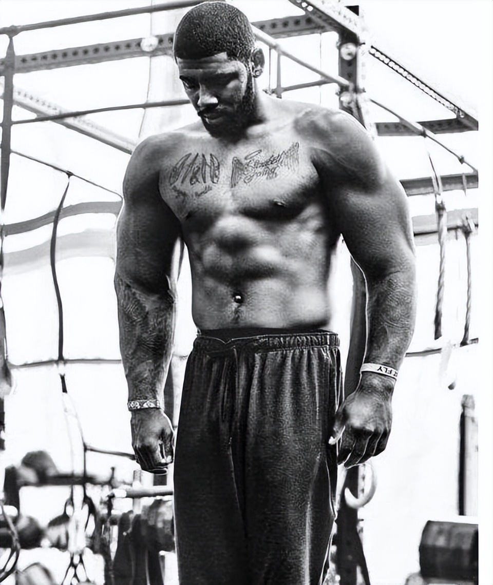 nba球员肌肉为什么那么多（看了照片才知道，原来NBA这些球星肌肉那么强！姚明有6块腹肌）-华海博客