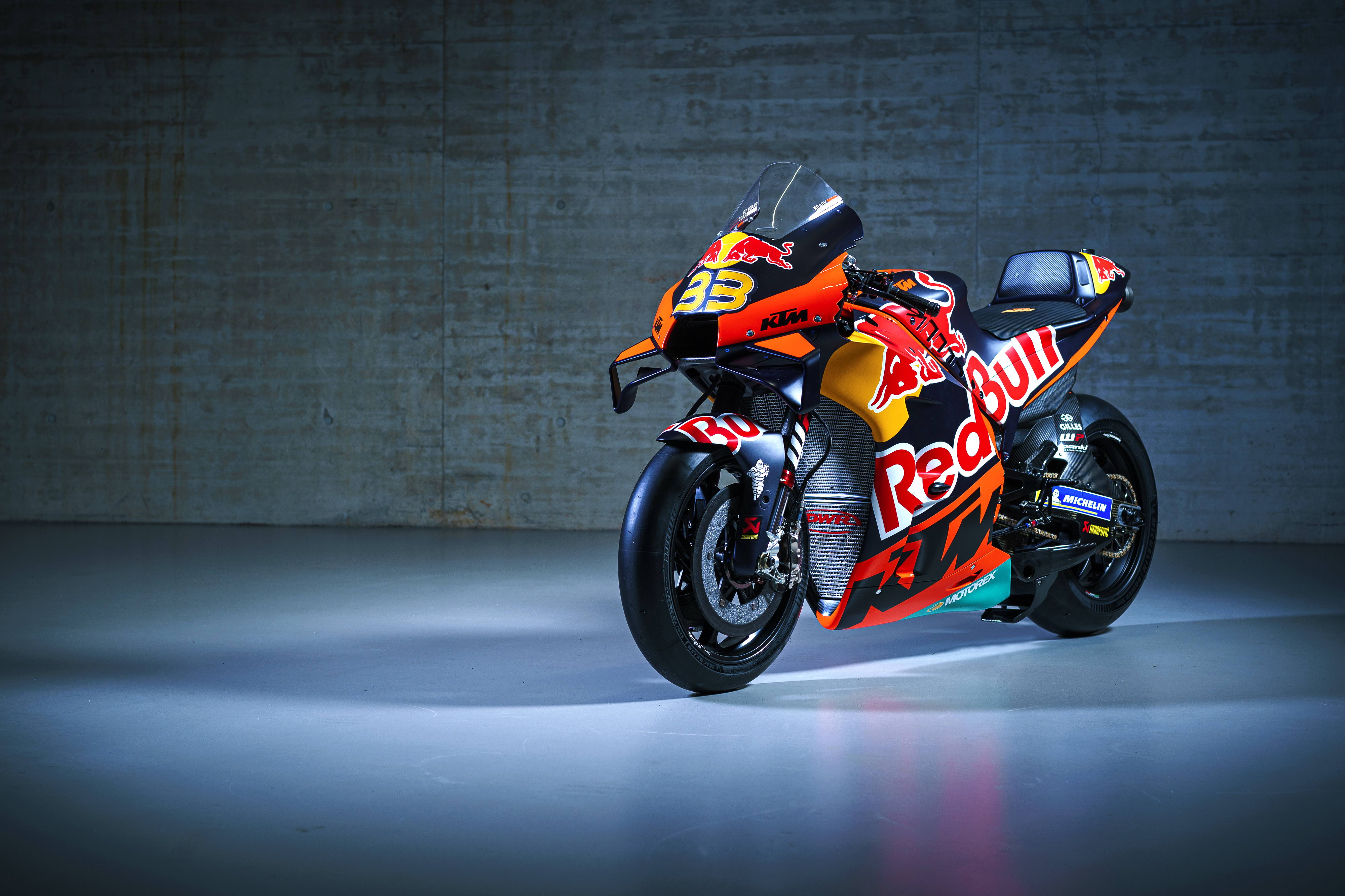 赛车rc比赛(MotoGP 2022：KTM MotoGP 红牛车队的 RC16 赛车)