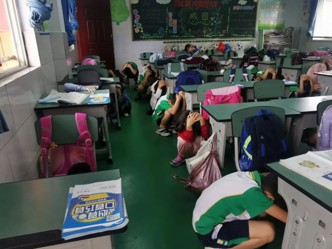 防灾减灾 彭小在行动丨彭镇小学开展防灾减灾地震应急疏散演练